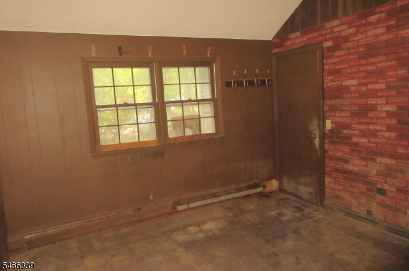 109 Pine St Property Photo 8
