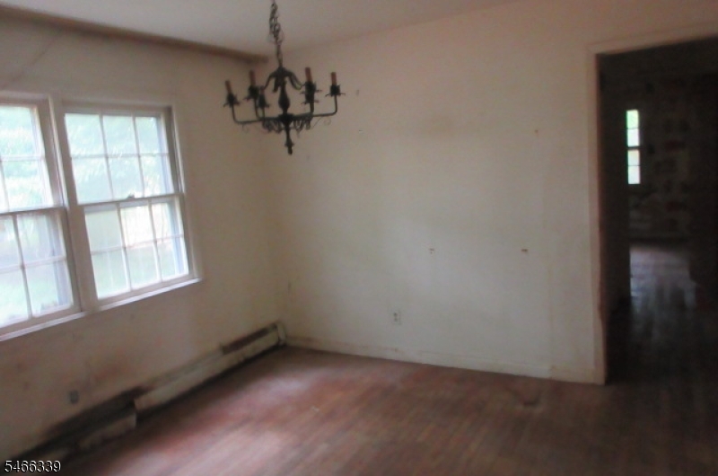 109 Pine St Property Photo 9