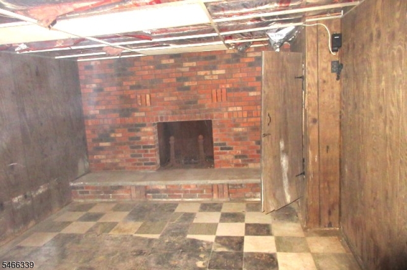 109 Pine St Property Photo 14