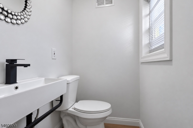 211 Grant Ave Property Photo 14