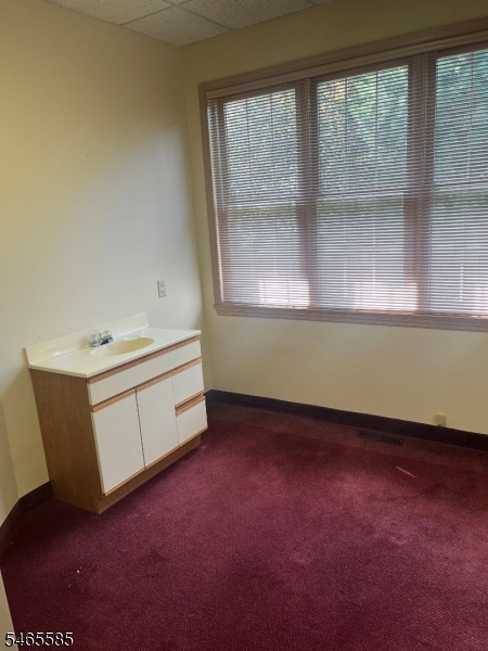 27 Mountain Blvd Property Photo 8