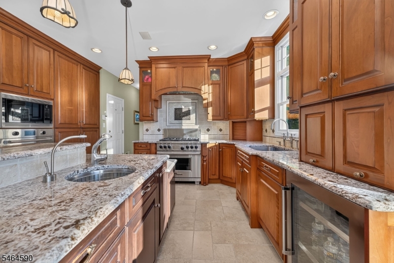 8 Chaucer Dr Property Photo 8