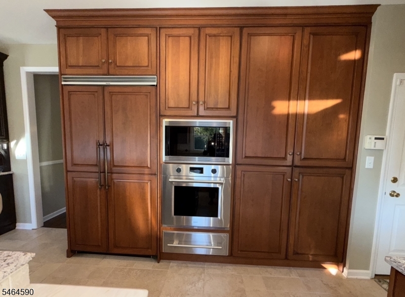 8 Chaucer Dr Property Photo 10