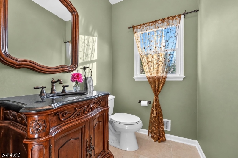 8 Chaucer Dr Property Photo 17