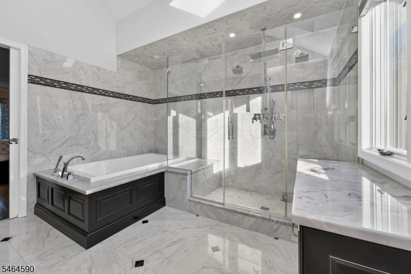 8 Chaucer Dr Property Photo 25