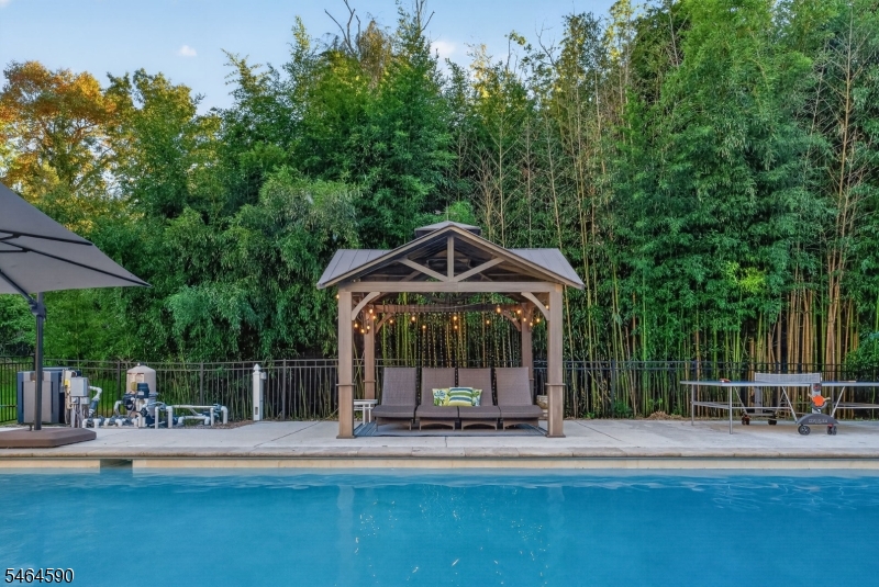 8 Chaucer Dr Property Photo 45