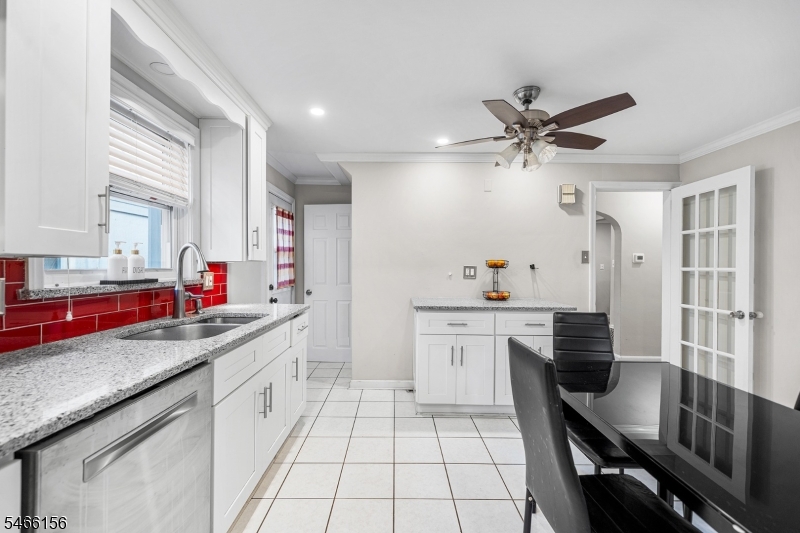 21 Center St Property Photo 14