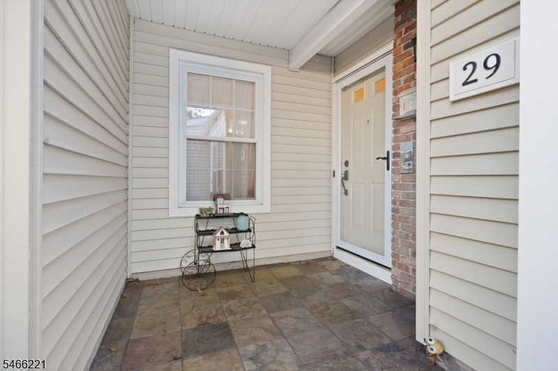 29 Avebury Pl Property Photo 3