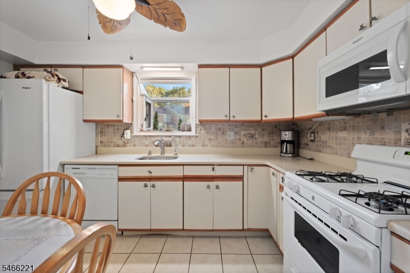 29 Avebury Pl Property Photo 10