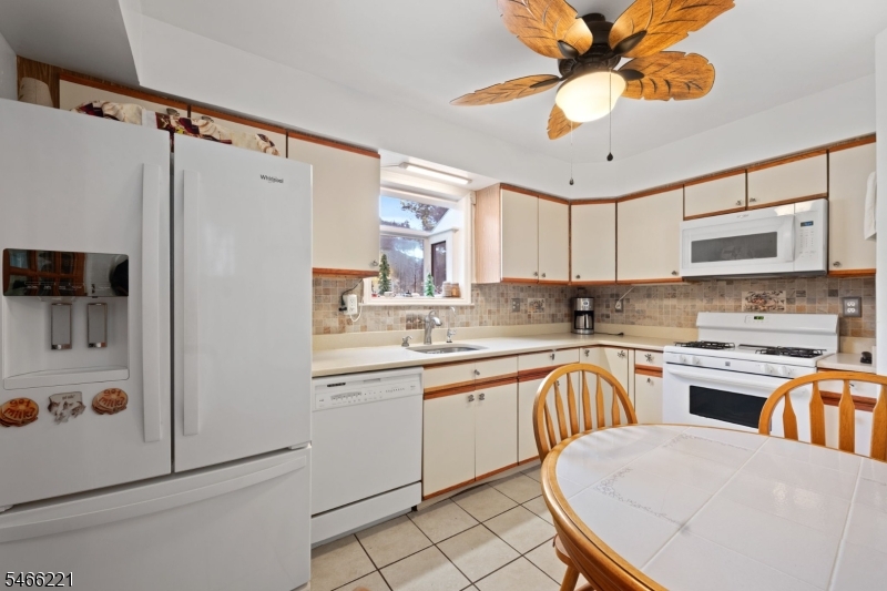 29 Avebury Pl Property Photo 11