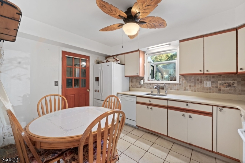 29 Avebury Pl Property Photo 12