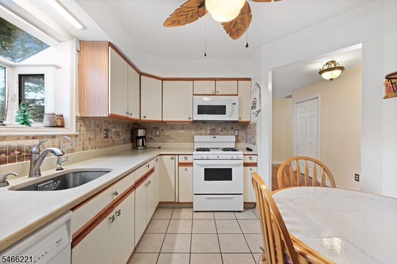 29 Avebury Pl Property Photo 14