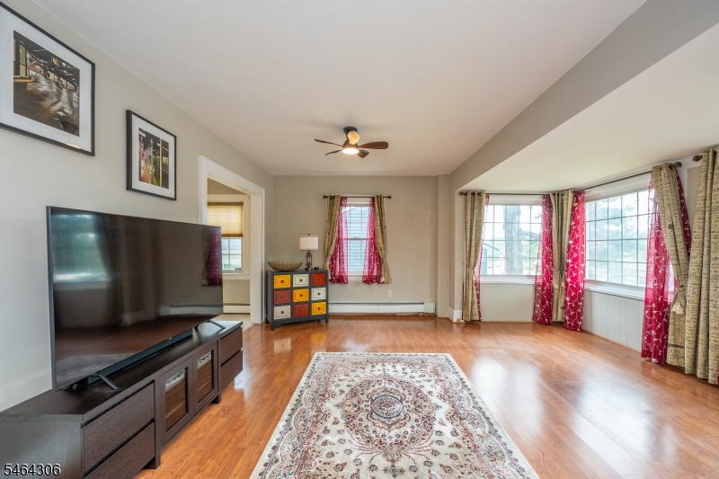 255 Pleasant Valley Way Property Photo 10