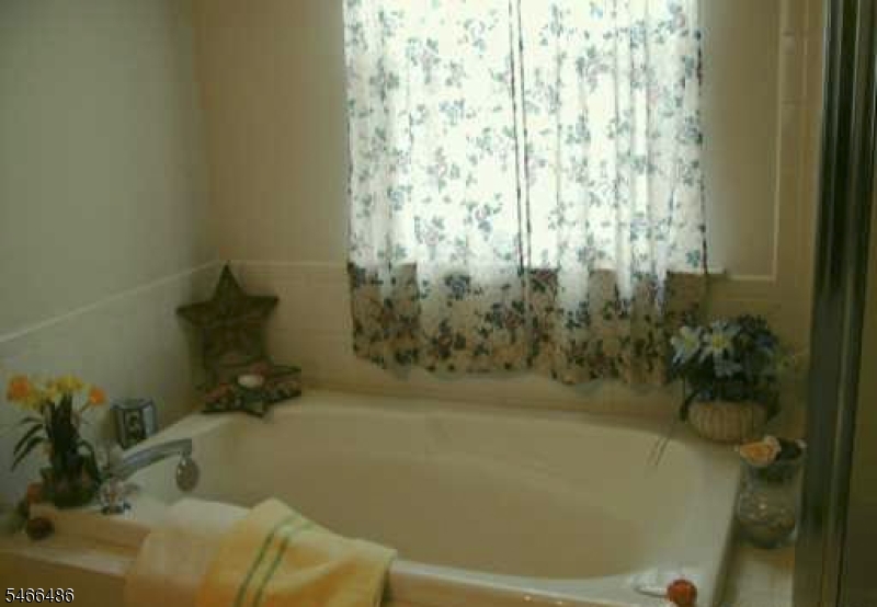 408 Margaret Ct Property Photo 4