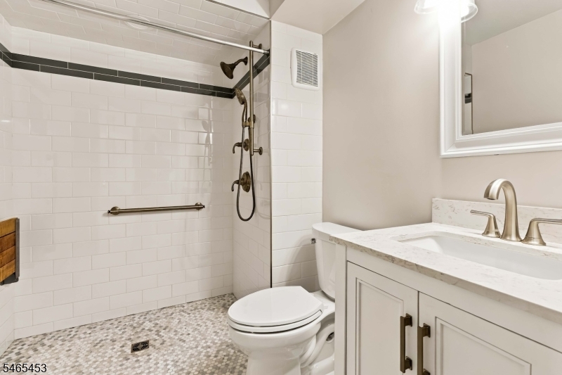 132 Jamestown Rd Property Photo 6