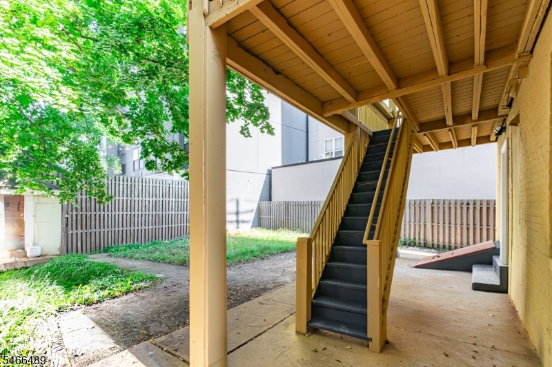 2 Drake St Property Photo 32