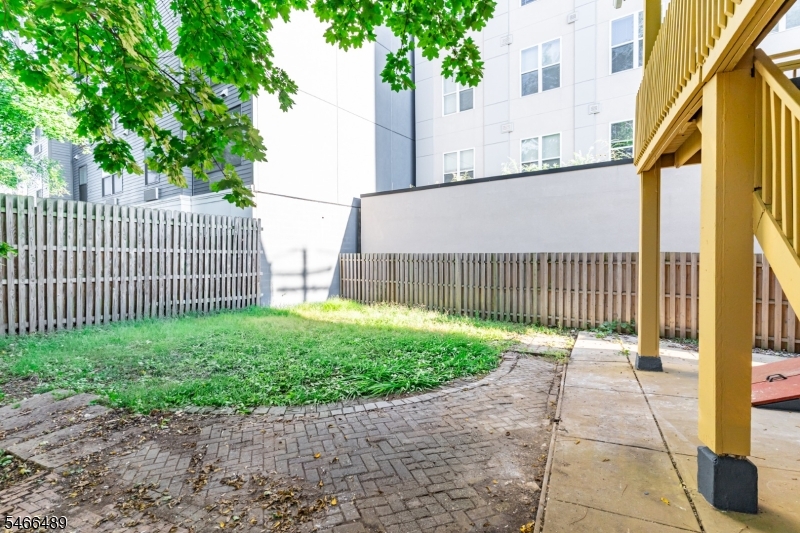 2 Drake St Property Photo 35
