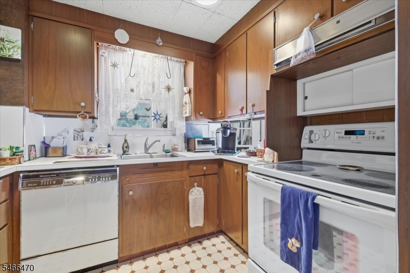 32 Broad St Property Photo 14