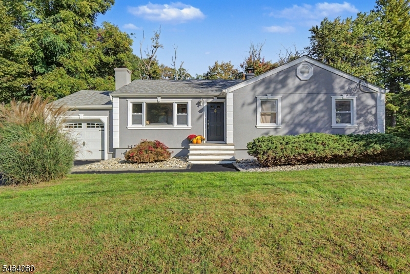 5 Hickory Pl Property Photo 2