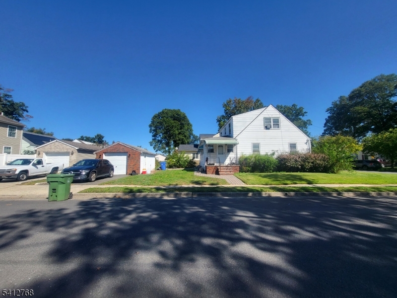 350 Elmwood Ter Property Photo 3