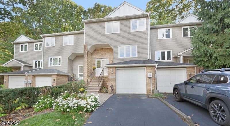 106 Stockton Ct Property Photo 2