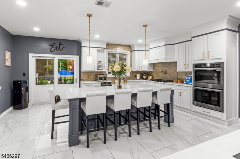 10 Altori Ct Property Photo 6
