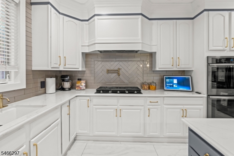 10 Altori Ct Property Photo 8