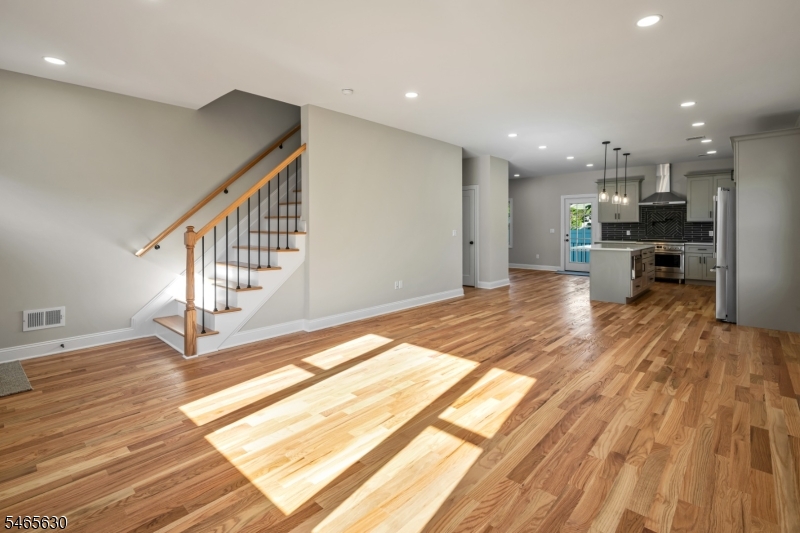 29 Bogert St Property Photo 8