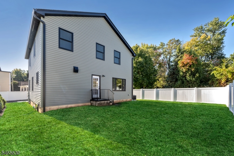 29 Bogert St Property Photo 34