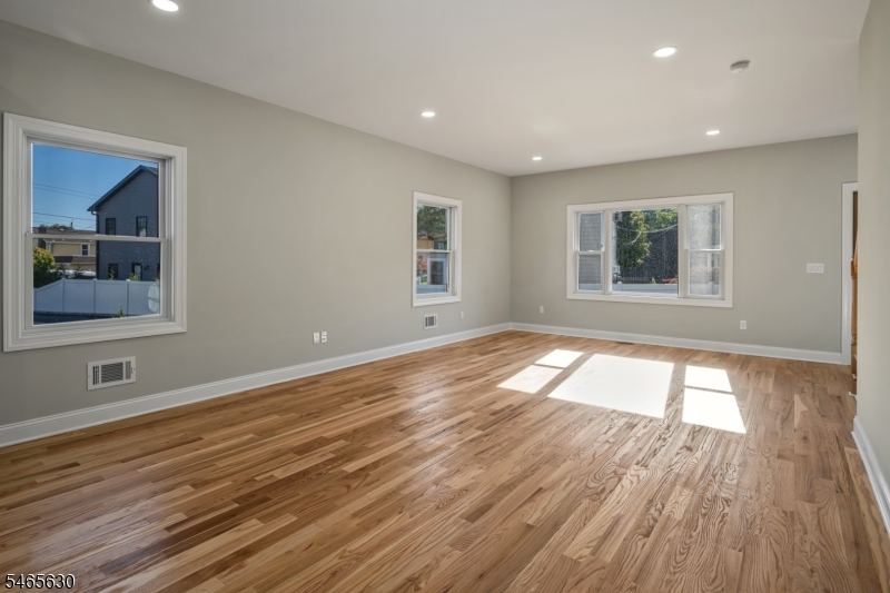 29 Bogert St Property Photo 36