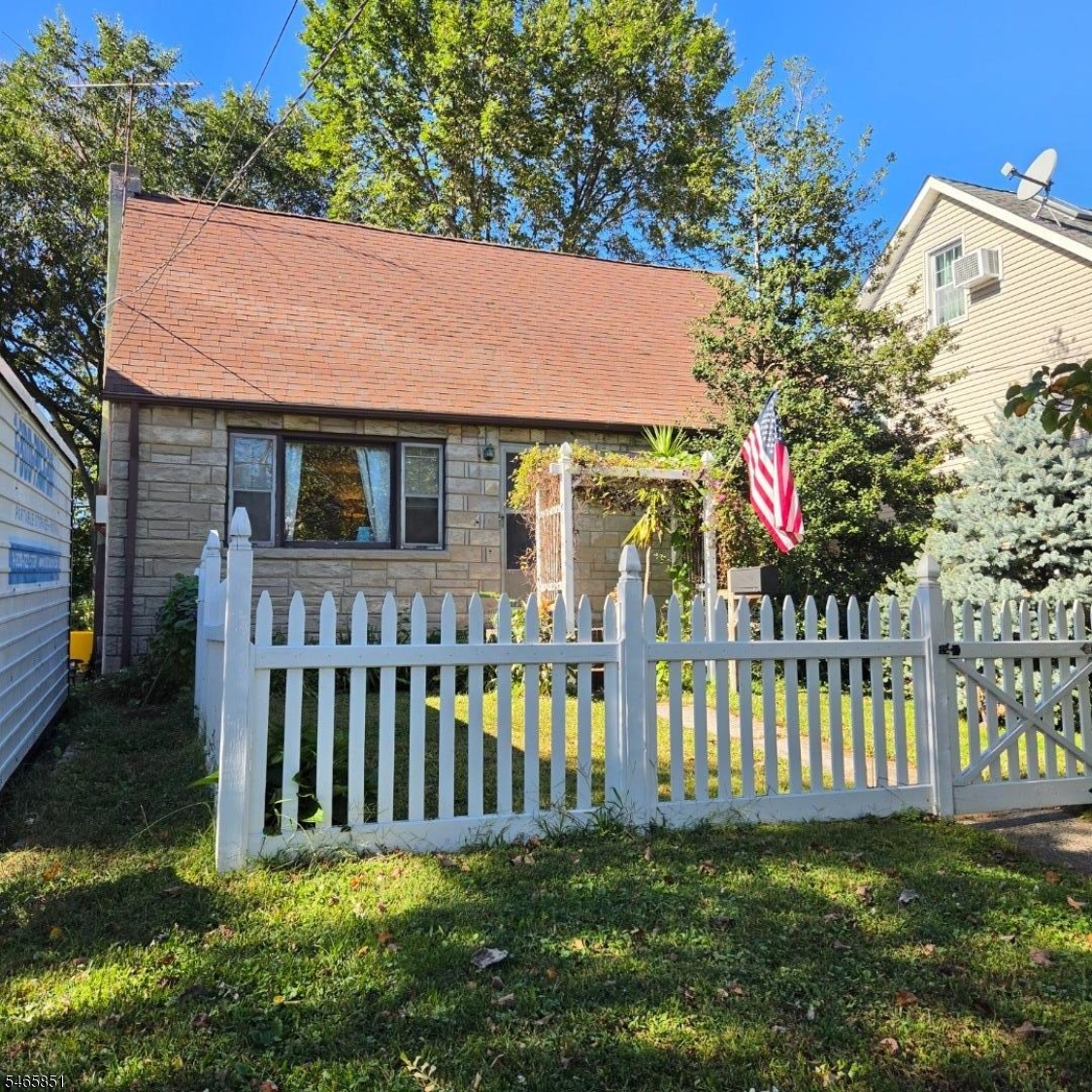 1940 Rutherford St Property Photo 1