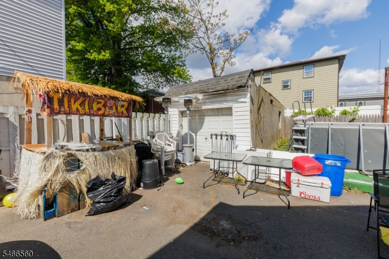 627 Van Buren Ave Property Photo 7