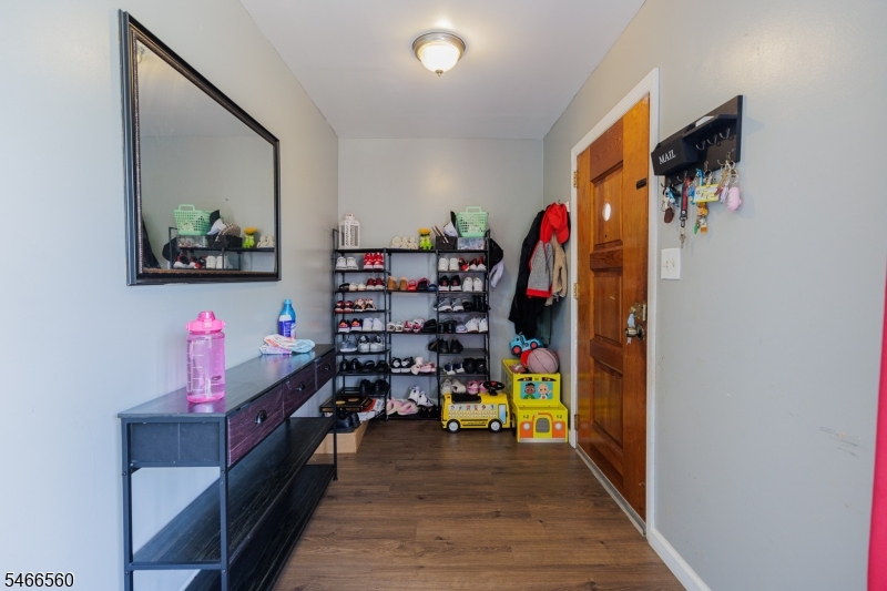 627 Van Buren Ave Property Photo 8