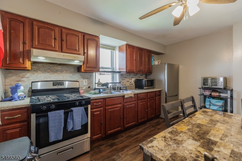 627 Van Buren Ave Property Photo 16
