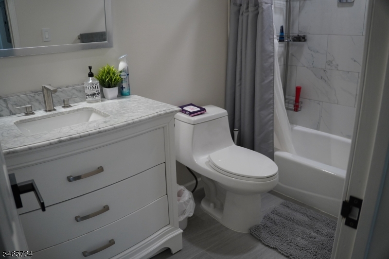 612 Deepdale Ct 7 Property Photo 13