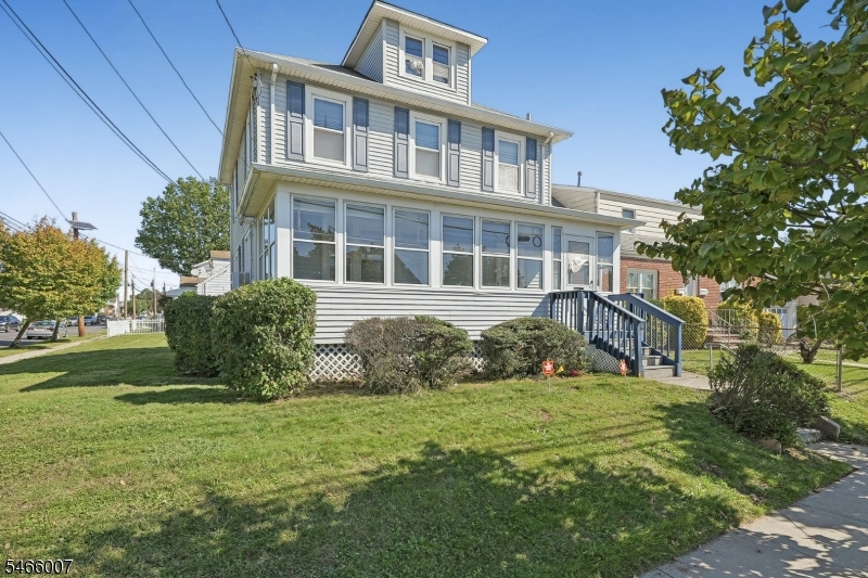 412 N Park Ave Property Photo 1