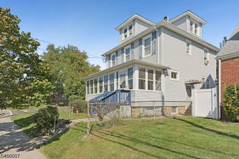 412 N Park Ave Property Photo 4