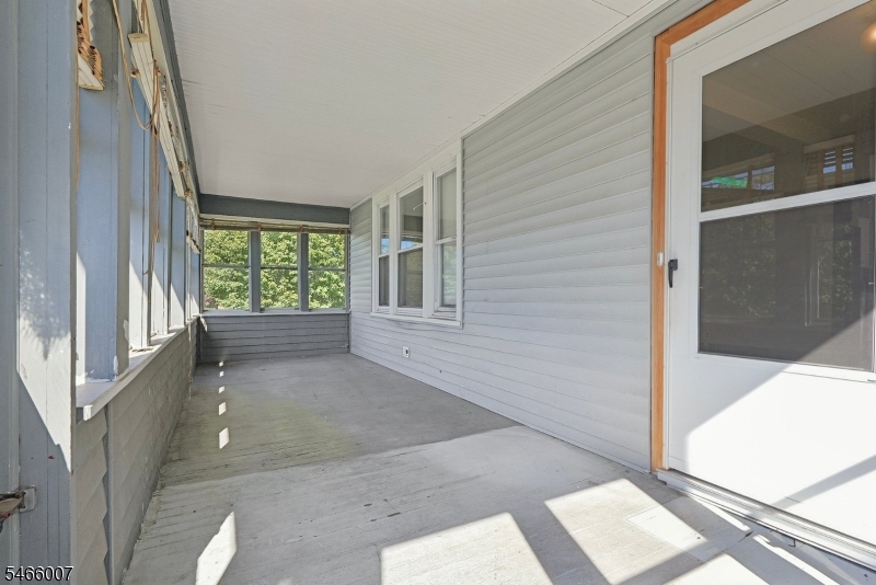 412 N Park Ave Property Photo 5