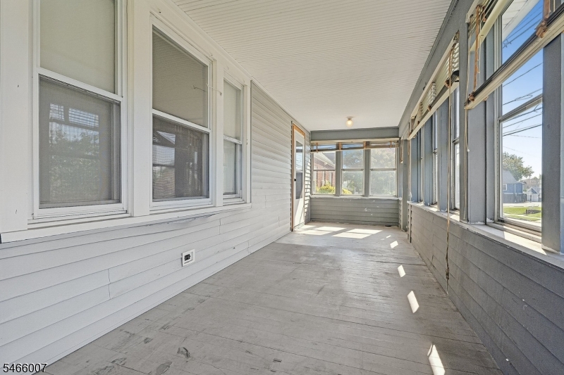 412 N Park Ave Property Photo 6
