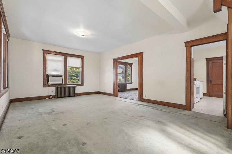 412 N Park Ave Property Photo 8