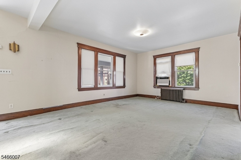 412 N Park Ave Property Photo 9