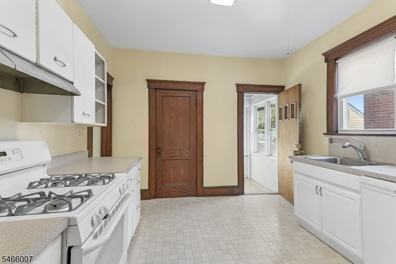 412 N Park Ave Property Photo 17
