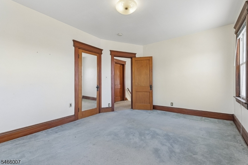 412 N Park Ave Property Photo 23