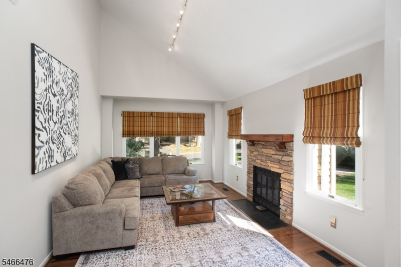 5 Eton Ct Property Photo 3