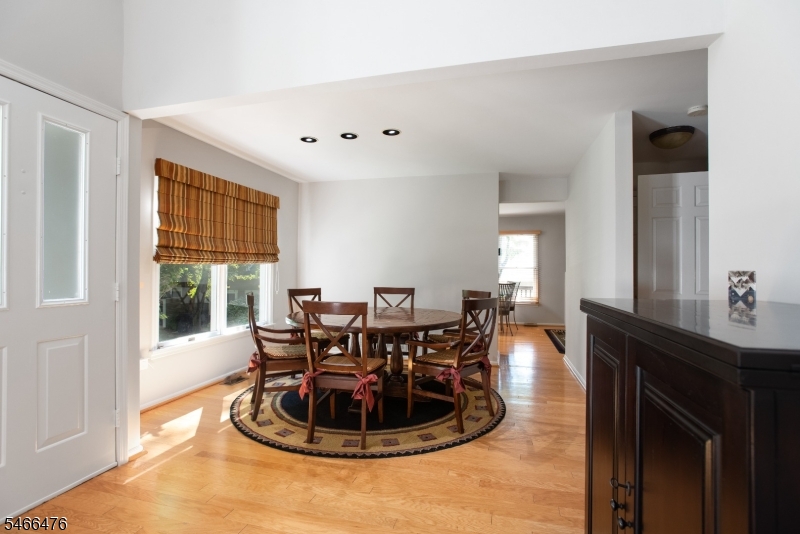 5 Eton Ct Property Photo 7