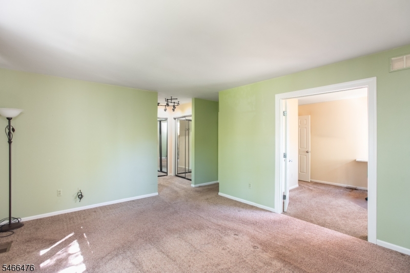 5 Eton Ct Property Photo 17