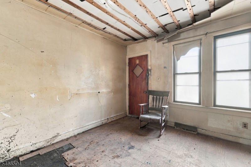 733 Adeline St Property Photo 3