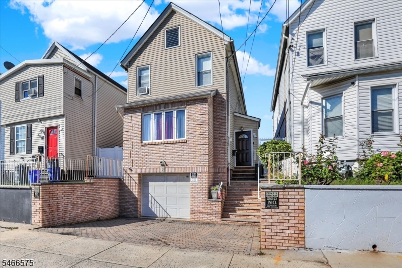 457 Maple Ave Property Photo 1