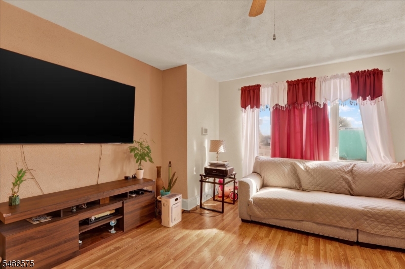 457 Maple Ave Property Photo 4