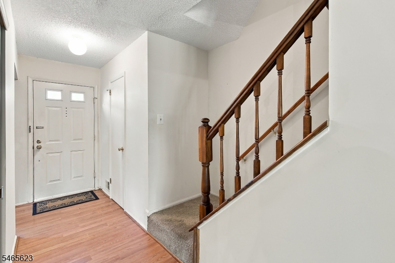 702 Brokaw Ct Property Photo 4
